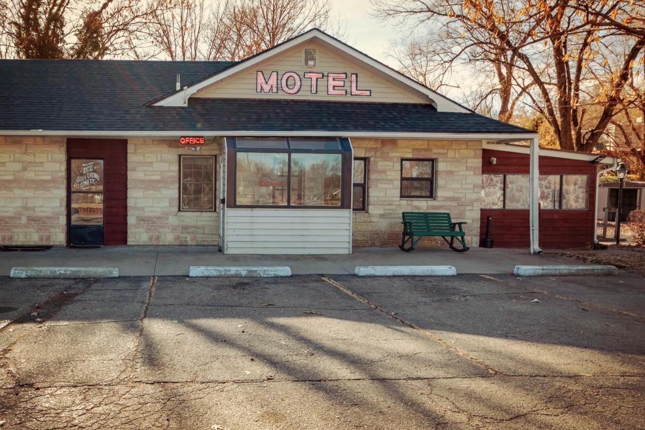 Simmer Motel Wamego Ngoại thất bức ảnh