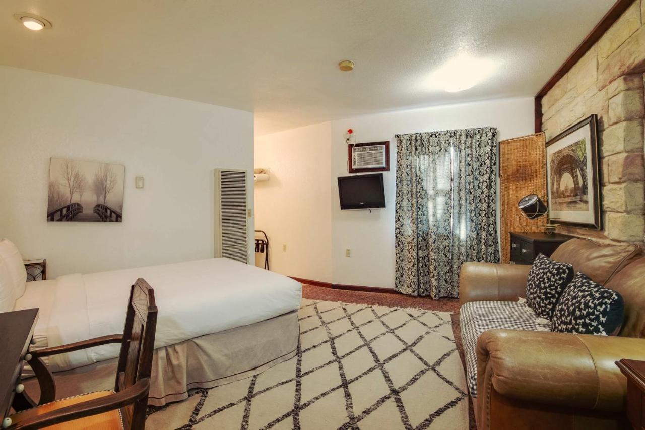 Simmer Motel Wamego Ngoại thất bức ảnh
