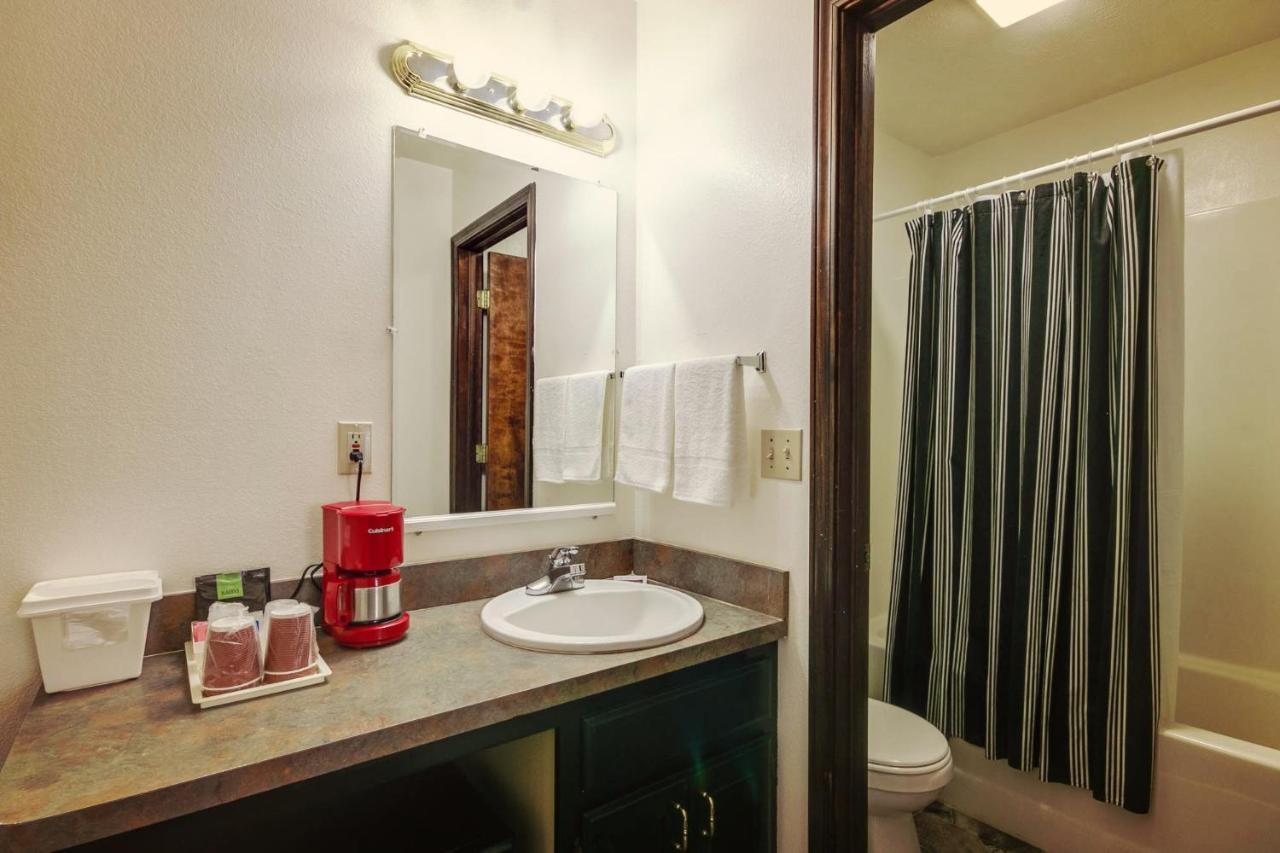 Simmer Motel Wamego Ngoại thất bức ảnh