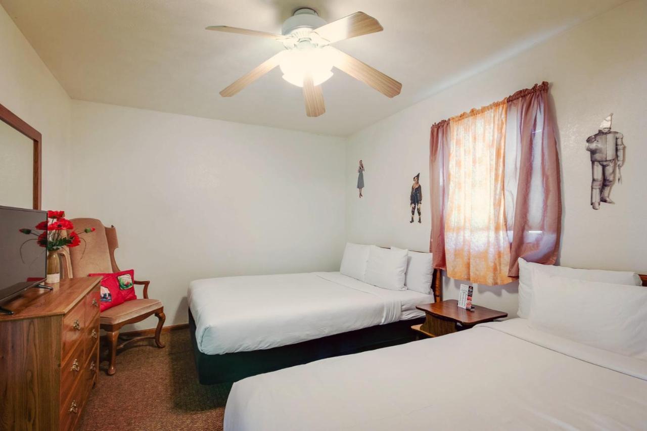 Simmer Motel Wamego Ngoại thất bức ảnh